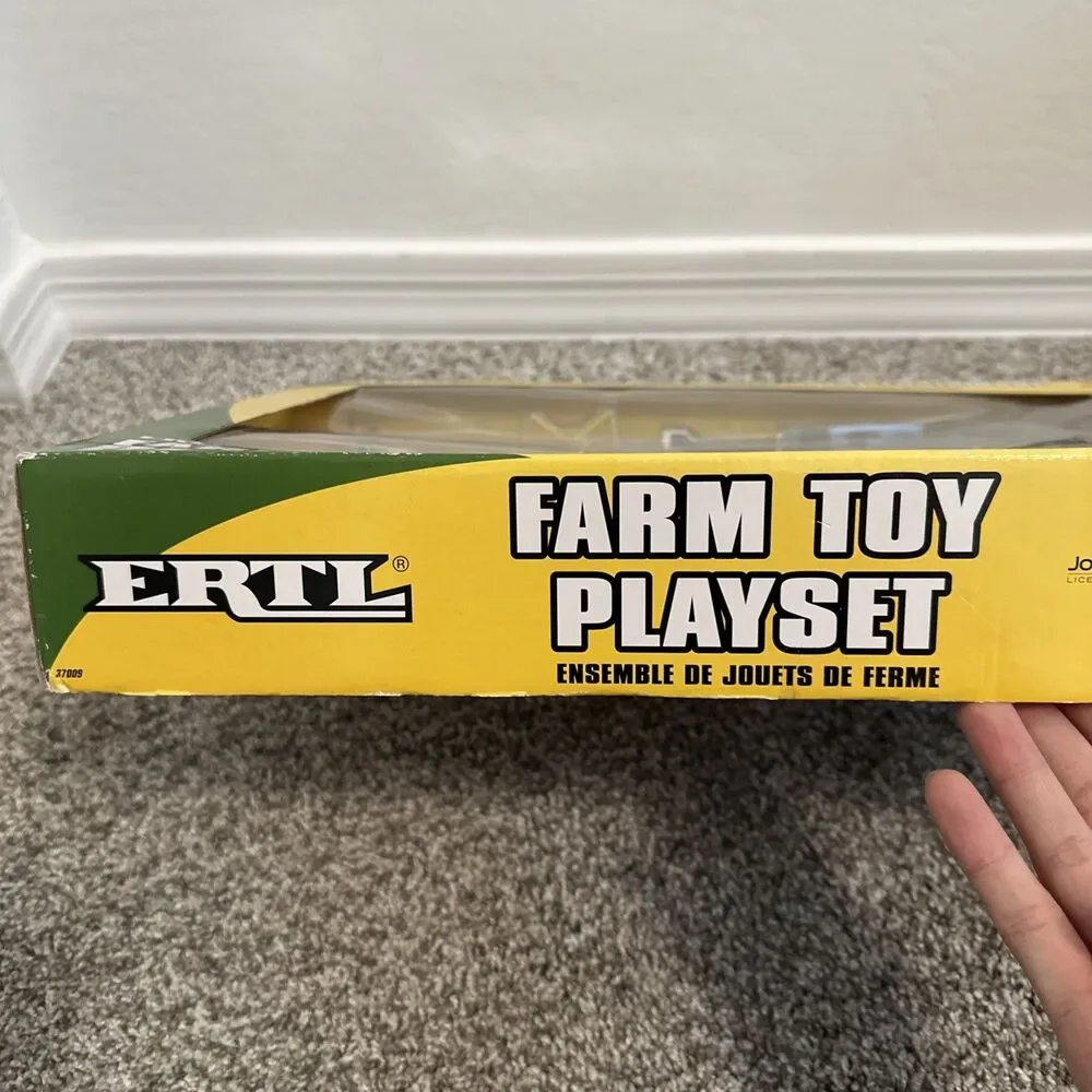 1/64 Ertl Farm Country John Deere Shed & Equipment Set 2004 Hard to Find 40 Pcs